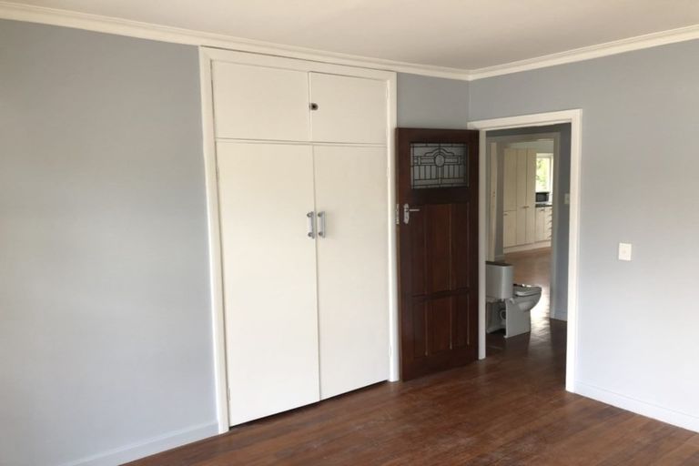 Photo of property in 44 Sylvan Avenue, Northcote, Auckland, 0627