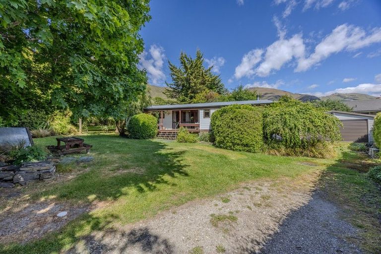 Photo of property in 24 Heuchan Lane, Wanaka, 9305