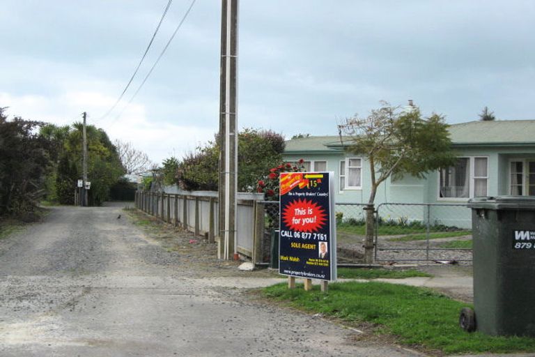 Photo of property in 15 Memorial Park Avenue, Haumoana, 4102