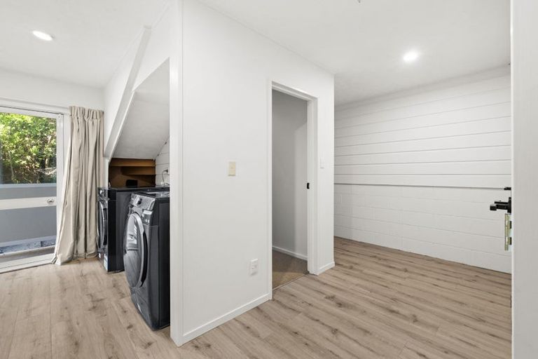 Photo of property in 31 Busby Hill, Havelock North, 4130