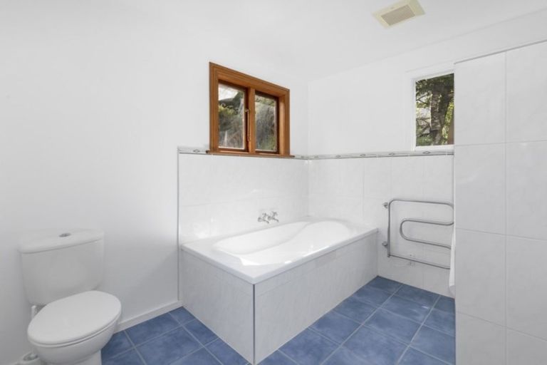 Photo of property in 5 Whiorau Grove, Lowry Bay, Lower Hutt, 5013
