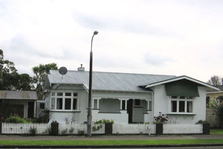 Photo of property in 11 Beresford Street, Takaro, Palmerston North, 4410