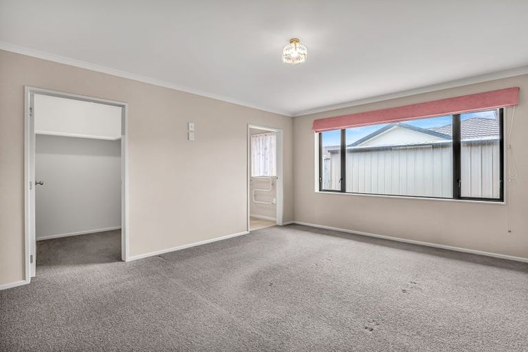 Photo of property in 1 Nevada Way, Kelvin Grove, Palmerston North, 4414