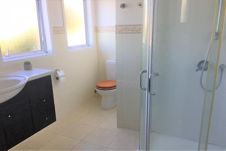 Photo of property in 50 Balmain Road, Chatswood, Auckland, 0626