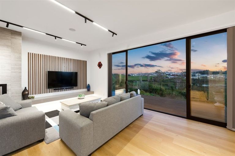 Photo of property in 6 Kina Place, Long Bay, Auckland, 0630