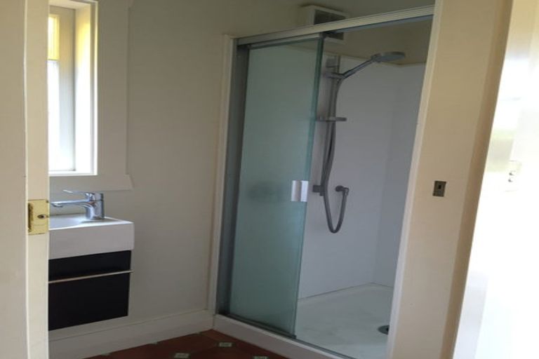 Photo of property in 6 Adam Street, Greenlane, Auckland, 1051