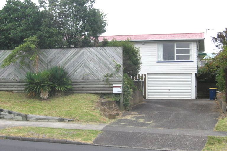 Photo of property in 2 Seaview Road, Glenfield, Auckland, 0629