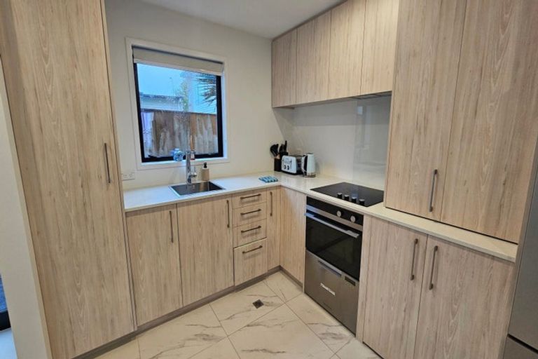 Photo of property in 10/23 Awaroa Road, Sunnyvale, Auckland, 0612