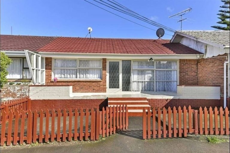 Photo of property in 2/7 Hill Road, Papatoetoe, Auckland, 2025