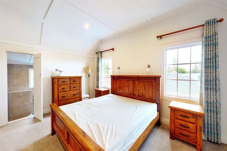 Photo of property in 397 Lake Road, Takapuna, Auckland, 0622