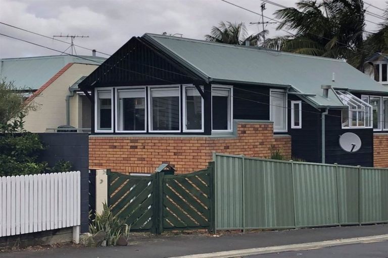 Photo of property in 1/2a Spring Street, Devonport, Auckland, 0624