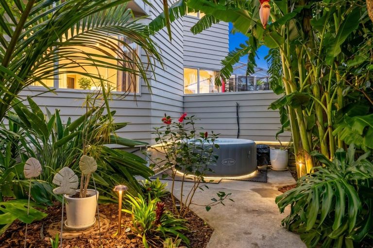 Photo of property in 7a Justin Place, Te Atatu Peninsula, Auckland, 0610