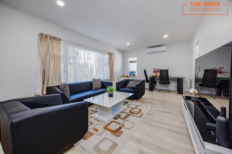 Photo of property in 1/84 Lake Road, Northcote, Auckland, 0627