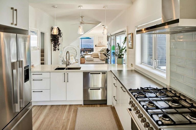 Photo of property in 147 Marine Parade, Eastbourne, Lower Hutt, 5013