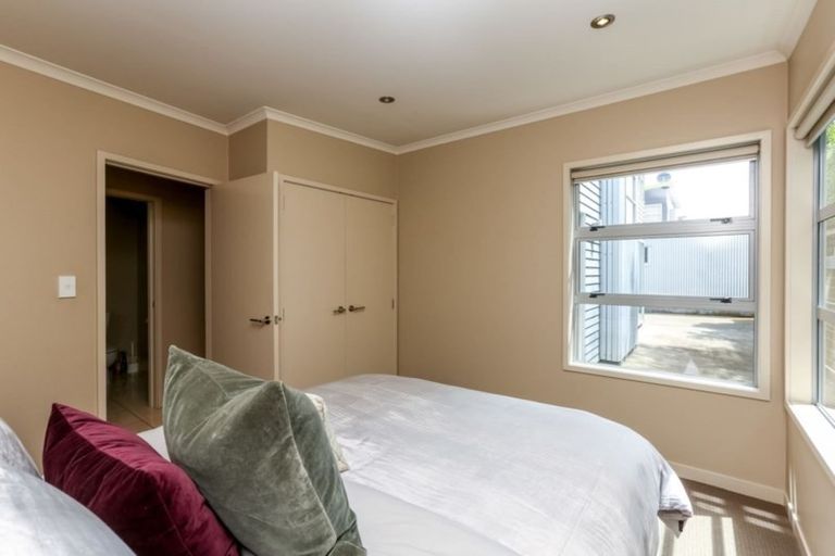 Photo of property in 32c Gilbert Street, New Plymouth, 4310