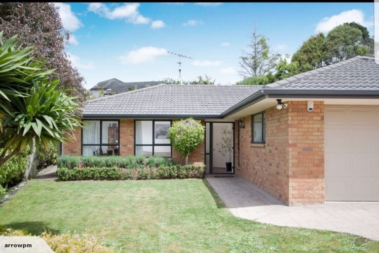 Photo of property in 12 Greenleaf Way, Northcross, Auckland, 0630