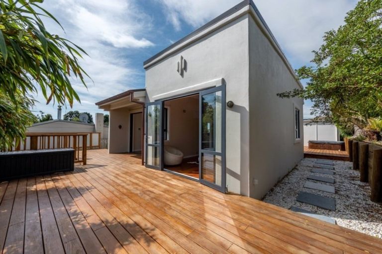 Photo of property in 61 Tennis Court Road, Raumati South, Paraparaumu, 5032