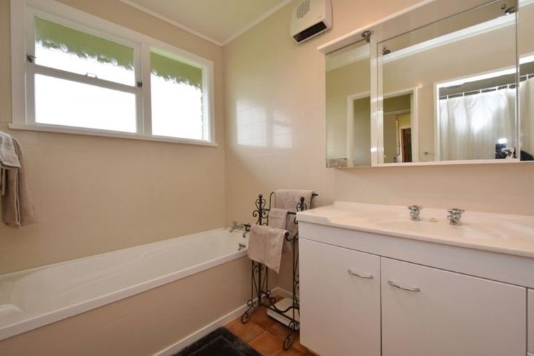 Photo of property in 219 Marama Avenue North, Otatara, Invercargill, 9879