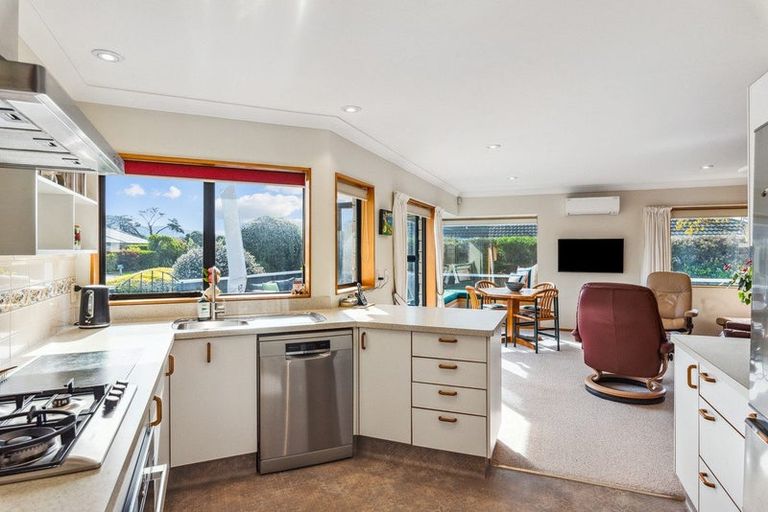 Photo of property in 11 Barrett Drive, Waikanae Beach, Waikanae, 5036