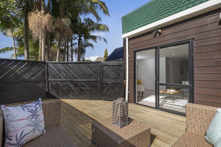 Photo of property in 2 Stitchbird Close, Murrays Bay, Auckland, 0630