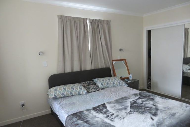Photo of property in 2 Gibbs Road, Manurewa, Auckland, 2102