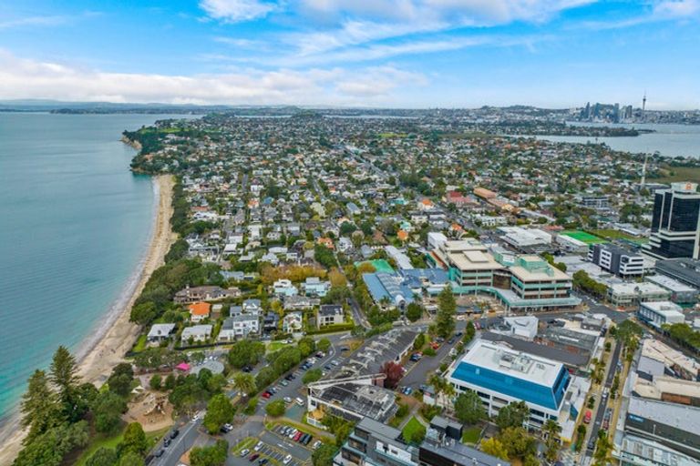 Photo of property in 15 The Strand, Takapuna, Auckland, 0622