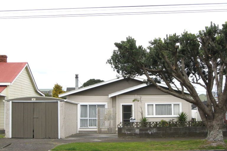 Photo of property in 43 Whiteley Street, Moturoa, New Plymouth, 4310