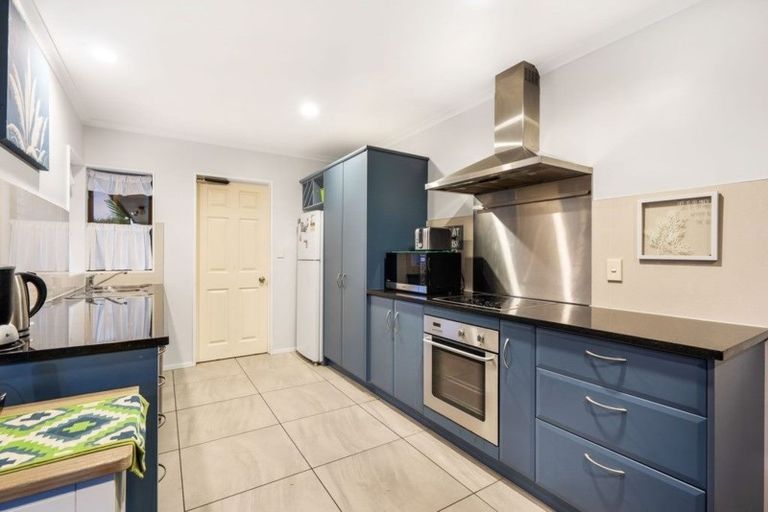 Photo of property in 3 Ebanjane Way, Clendon Park, Auckland, 2103