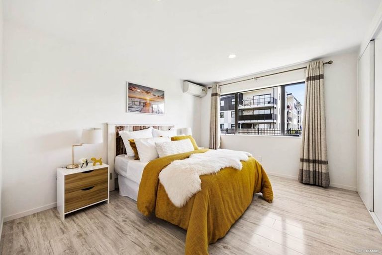 Photo of property in 9 Gwendoline Avenue, Te Atatu Peninsula, Auckland, 0610