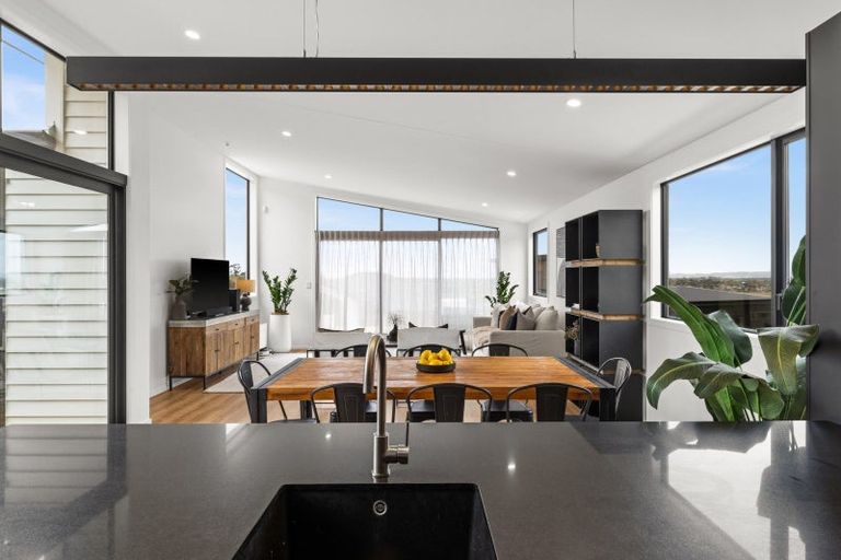 Photo of property in 87 Oak Road, Poraiti, Napier, 4112