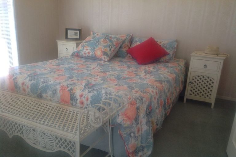 Photo of property in 1/4 Shakespeare Road, Milford, Auckland, 0620