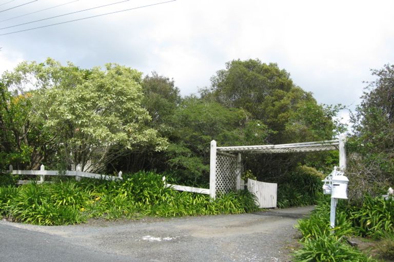 Photo of property in 84 Awa Road, Kumeu, 0891