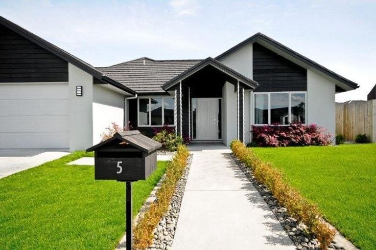 Photo of property in 5 Kentwood Place, Flagstaff, Hamilton, 3210