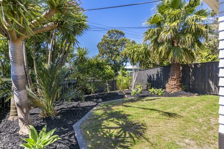 Photo of property in 48 Longburn Road, Henderson, Auckland, 0610