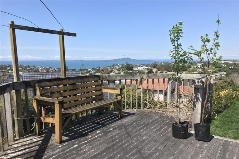 Photo of property in 5 Shearwater Rise, Rothesay Bay, Auckland, 0630