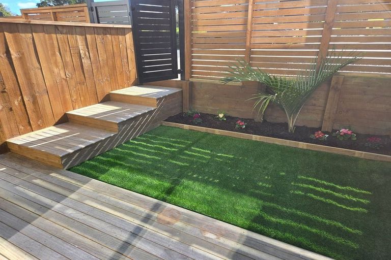 Photo of property in 105 Trias Road, Totara Vale, Auckland, 0629