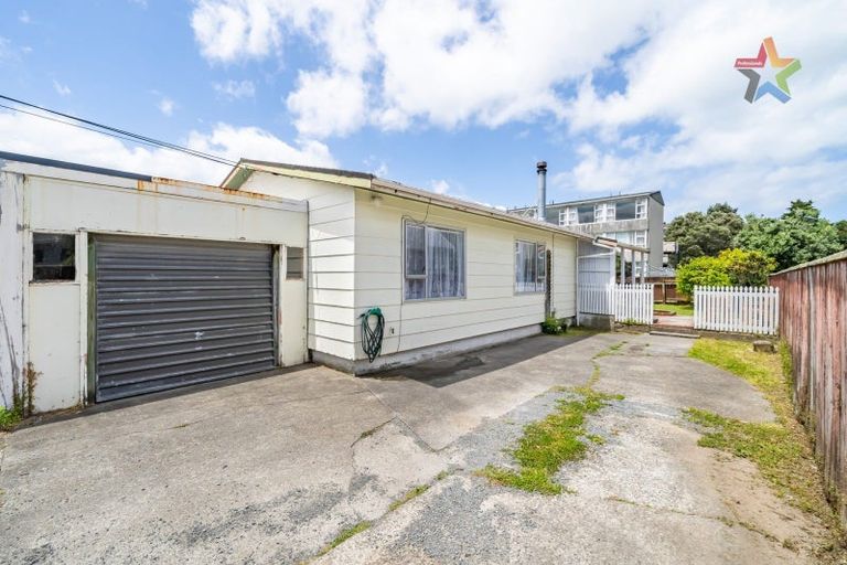 Photo of property in 1a Randwick Crescent, Moera, Lower Hutt, 5010
