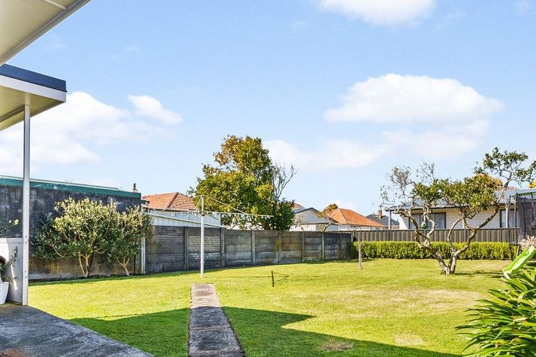 Photo of property in 6 Union Street, Merrilands, New Plymouth, 4312