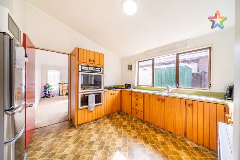 Photo of property in 19 Mcenroe Grove, Naenae, Lower Hutt, 5011