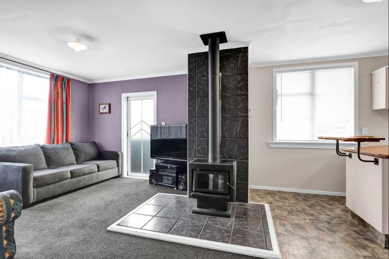 Photo of property in 80 Railway Street, Eltham, 4322