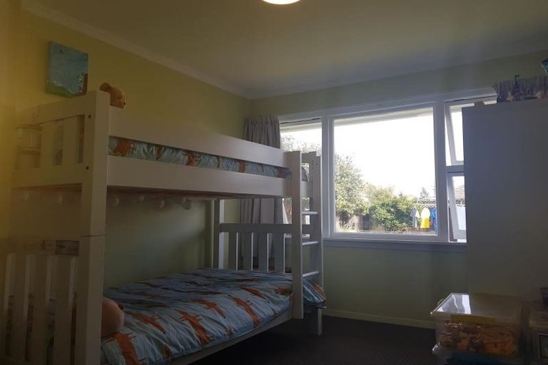 Photo of property in 21 Emlyn Place, Avondale, Christchurch, 8061