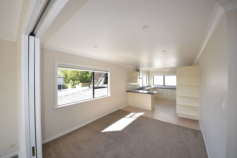 Photo of property in 2/42 Aberdeen Road, Campbells Bay, Auckland, 0620