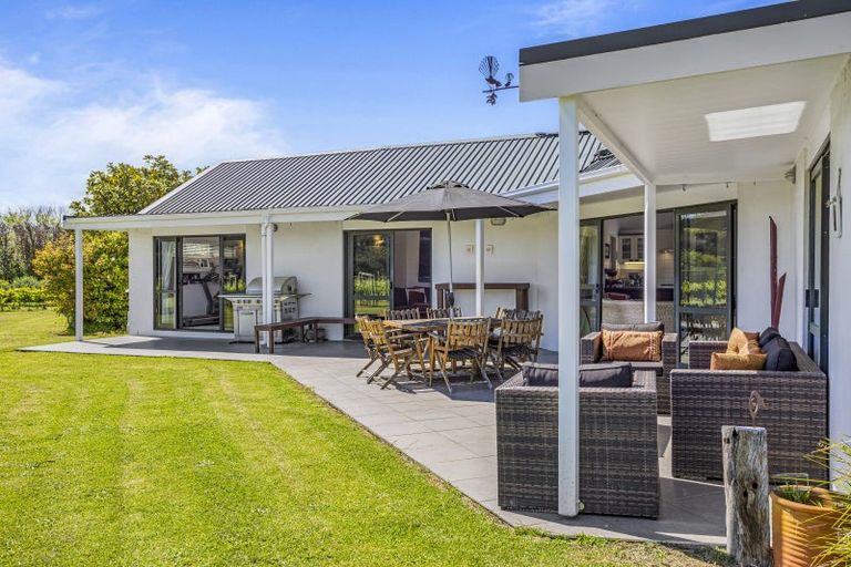 Photo of property in 73 Motu Road, Kumeu, 0891