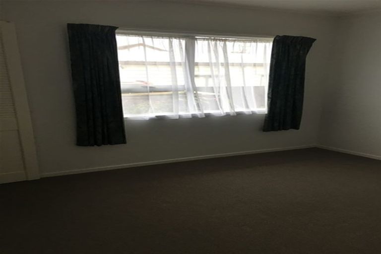 Photo of property in 2 Silverstone Place, Henderson, Auckland, 0612