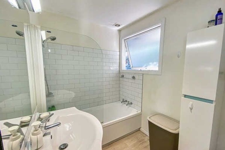 Photo of property in 32 Ticehurst Road, Lyttelton, 8082