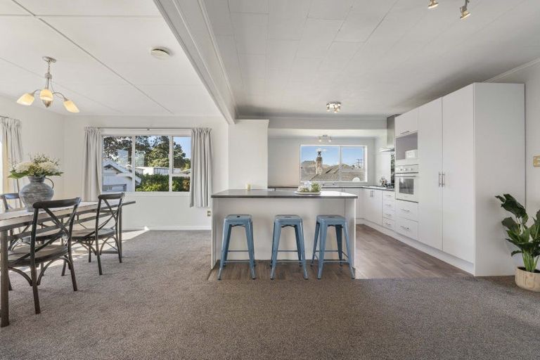 Photo of property in 94 Omata Road, Marfell, New Plymouth, 4310