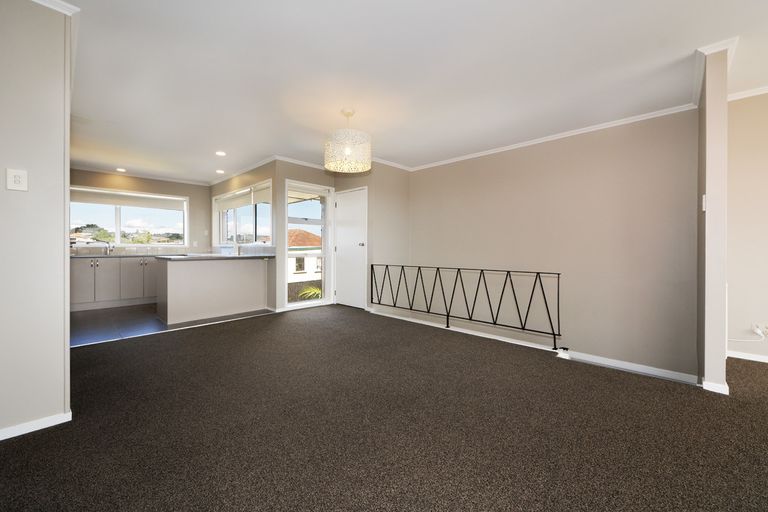 Photo of property in 5/60 West Coast Road, Glen Eden, Auckland, 0602