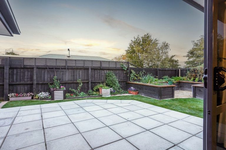 Photo of property in 1 Lowe Place, Rangiora, 7400