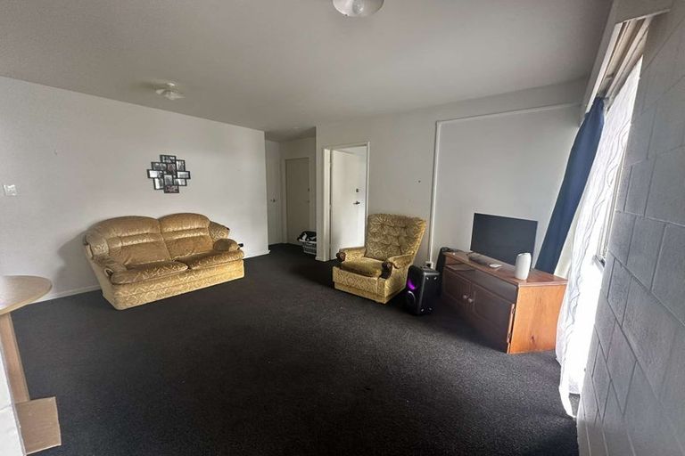 Photo of property in 1/12 Wood Street, Wallaceville, Upper Hutt, 5018