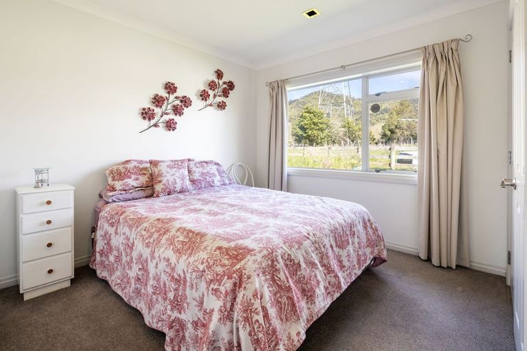 Photo of property in 10 Parker Road, Huntly, 3771